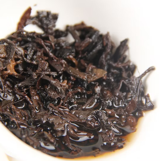2006 Lao Ban Zhang Alter Baum Gereifter Pu-Erh Kuchen 357g